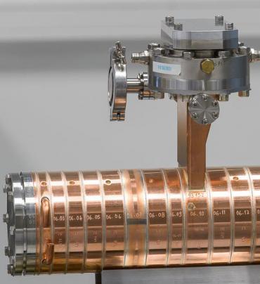 accelerating-waveguides-pmb